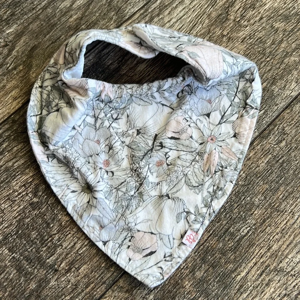 2 bundled drool bibs